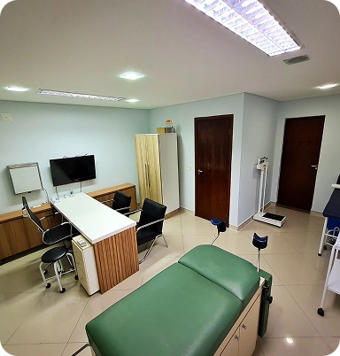 foto de sala mobiliada com maca na Medical Place, no bairro do Paraíso, em São Paulo (SP)