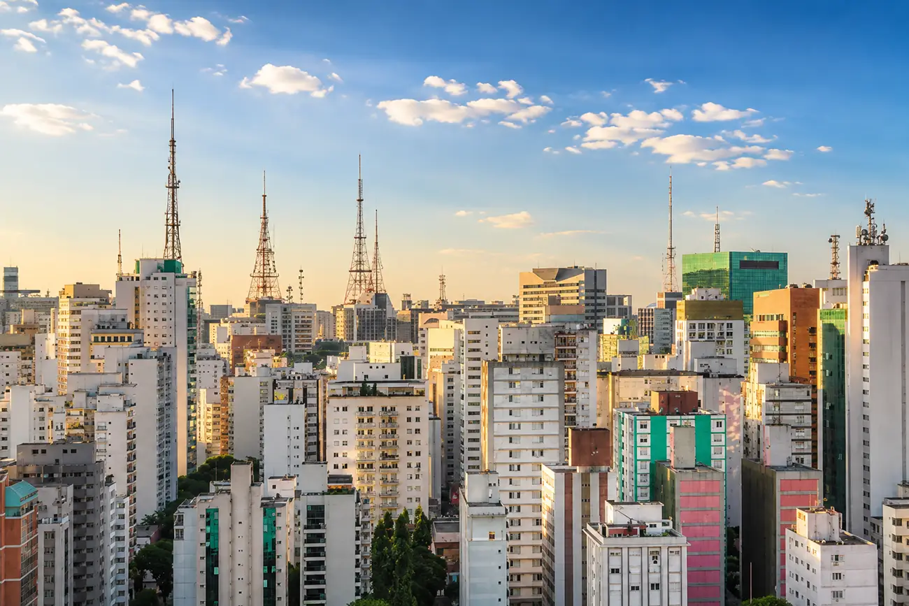Consultórios no Paraíso em São Paulo com skyline urbano da região